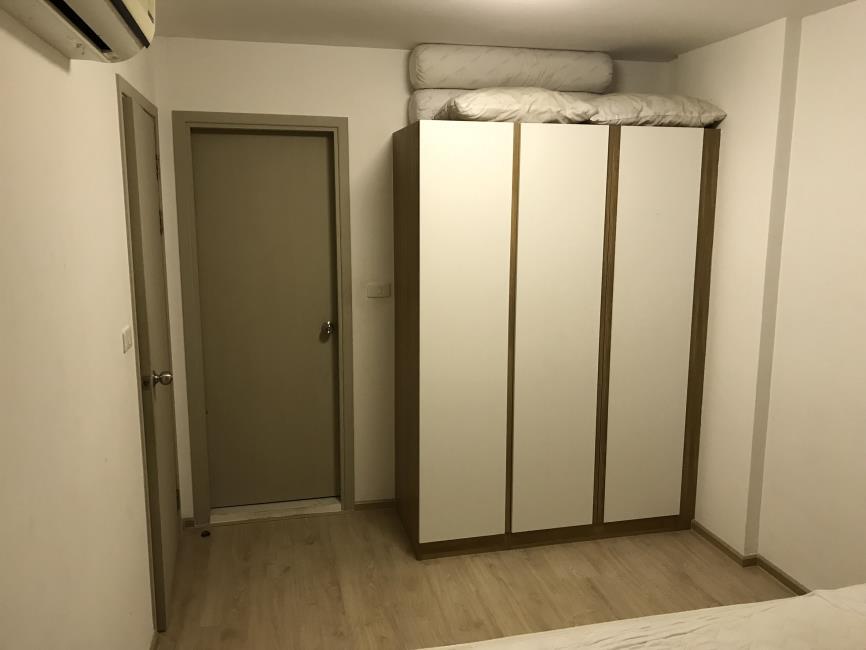 Elio Condo Sukhumvit 64 ตู้เสือ้ผ้า.jpg