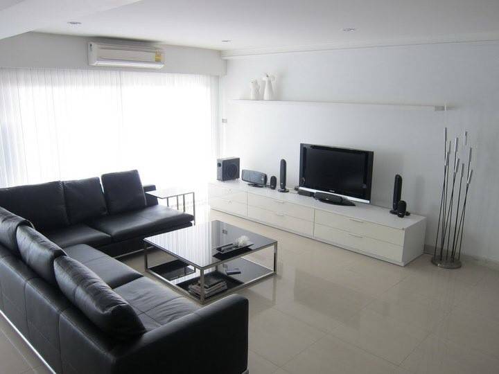 Young Place Grand Le Gardine Paholyothin 37 โซฟา ทีวี.jpg