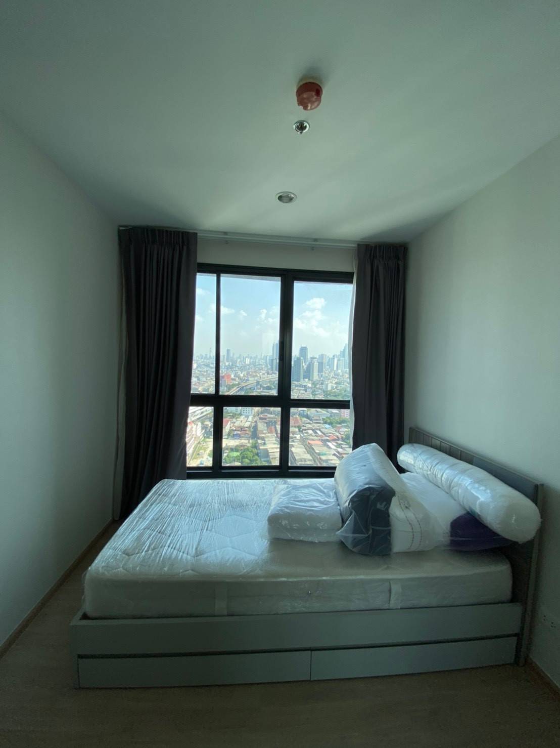 Ideo Sathorn - Thaphra  เตียง.jpg