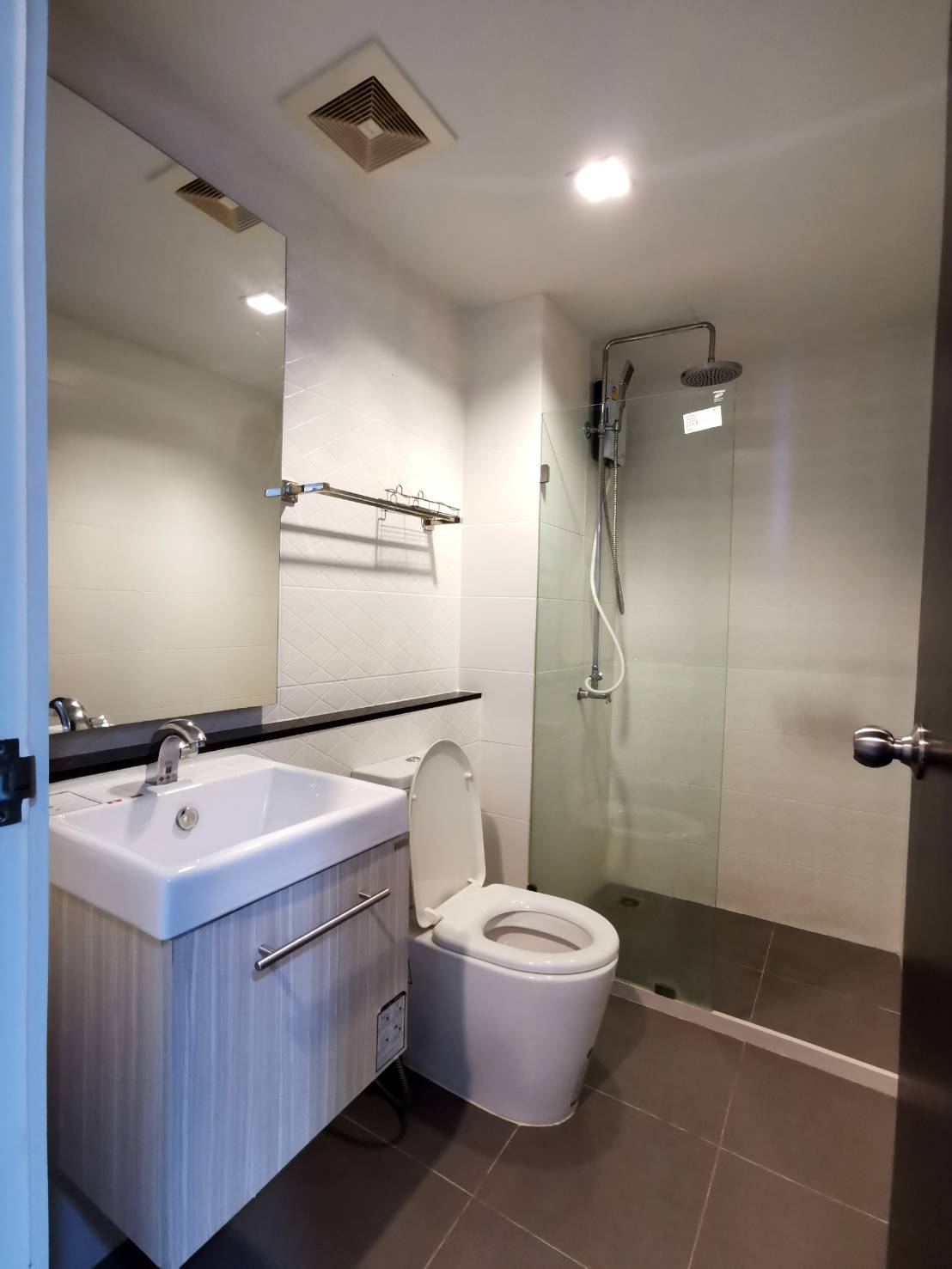 Knightsbridge Bearing  ห้องน้ำ.jpg