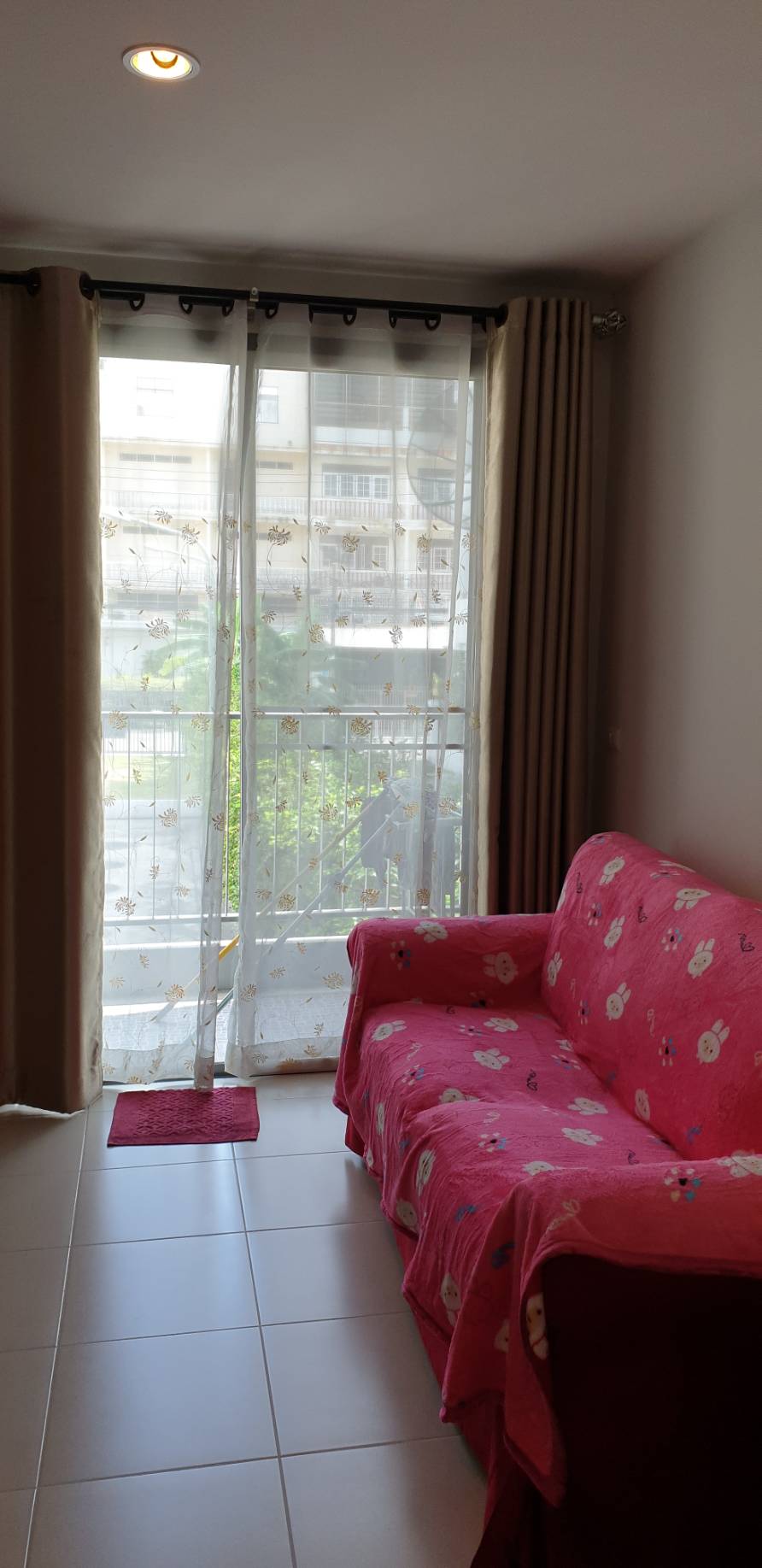 Voque Place Sukhumvit 107 โซฟา.jpg