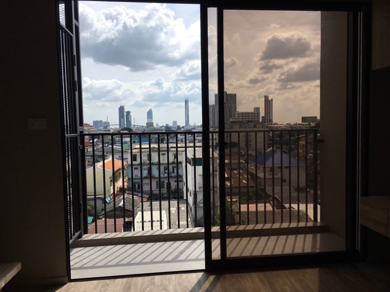 Blossom Condo @ Sathorn-Charoenrat ระเบียง.jpg