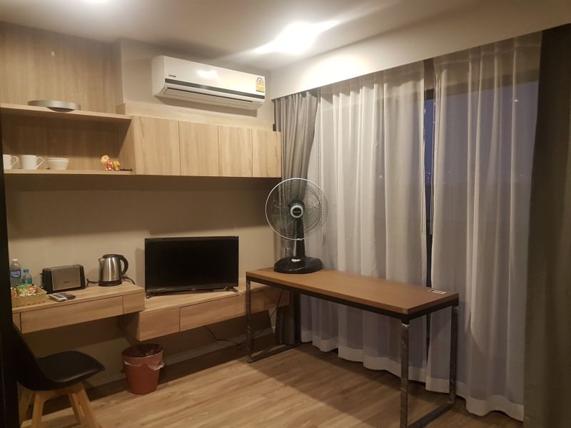 Blossom Condo @ Sathorn-Charoenrat ทีวี.jpg