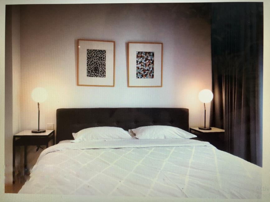 Noble Revo Silom เตียง.jpg