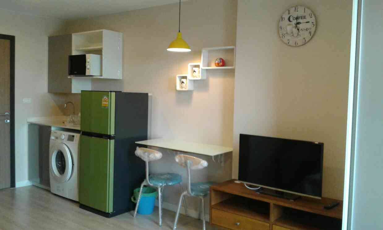 Metro Luxe Rama 4 ครัว โต๊ะอาหาร ทีวี.jpg