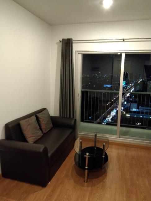 The Parkland Phetkasem Condominium โซฟา.jpg