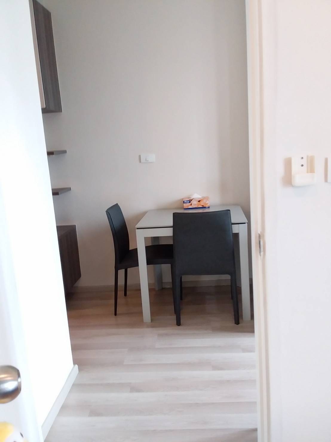 เซ็นทริค รัชดา-ห้วยขวาง โต๊ะอาหาร.jpg