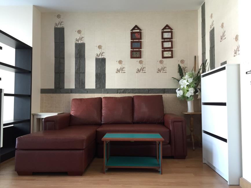 Life @ Ratchada โซฟา.jpg