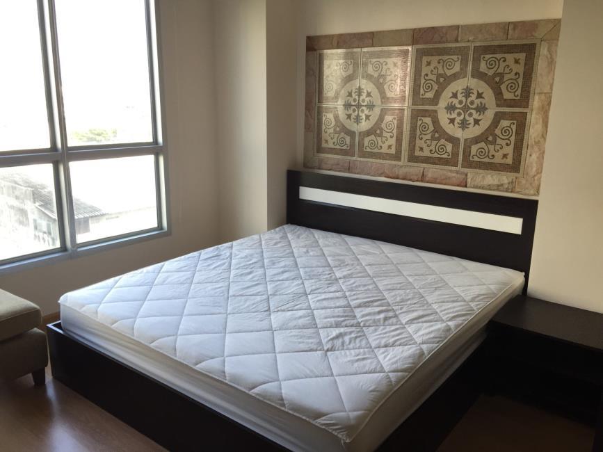 Life @ Ratchada เตียง.jpg