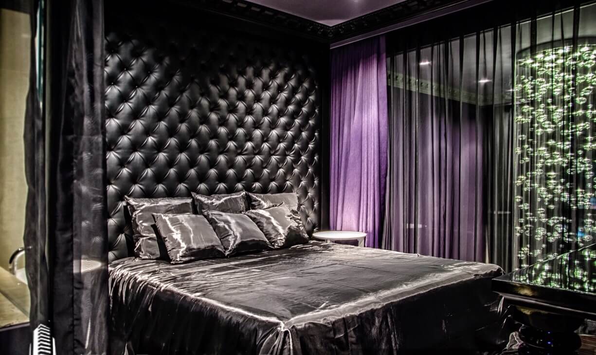 The Emporio Place เตียง.jpg