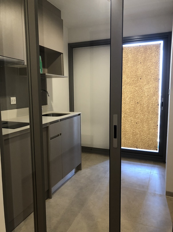 (วิซดอม ค็อนเน็ค สุขุมวิท) ประตูกั้นครัว-20.jpg