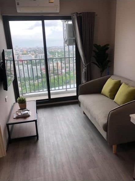 (ริชพาร์ค @ ทริปเปิ้ล สเตชั่น) ห้องนั่งเล่น.jpg