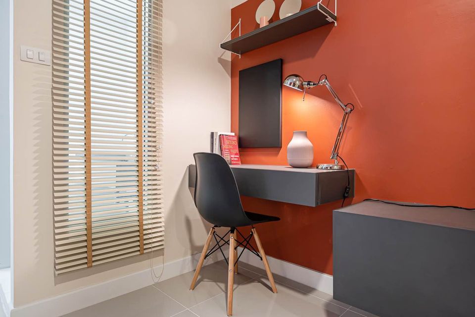 (เอ สเปซ สุขุมวิท 77) โต๊ะ.jpg