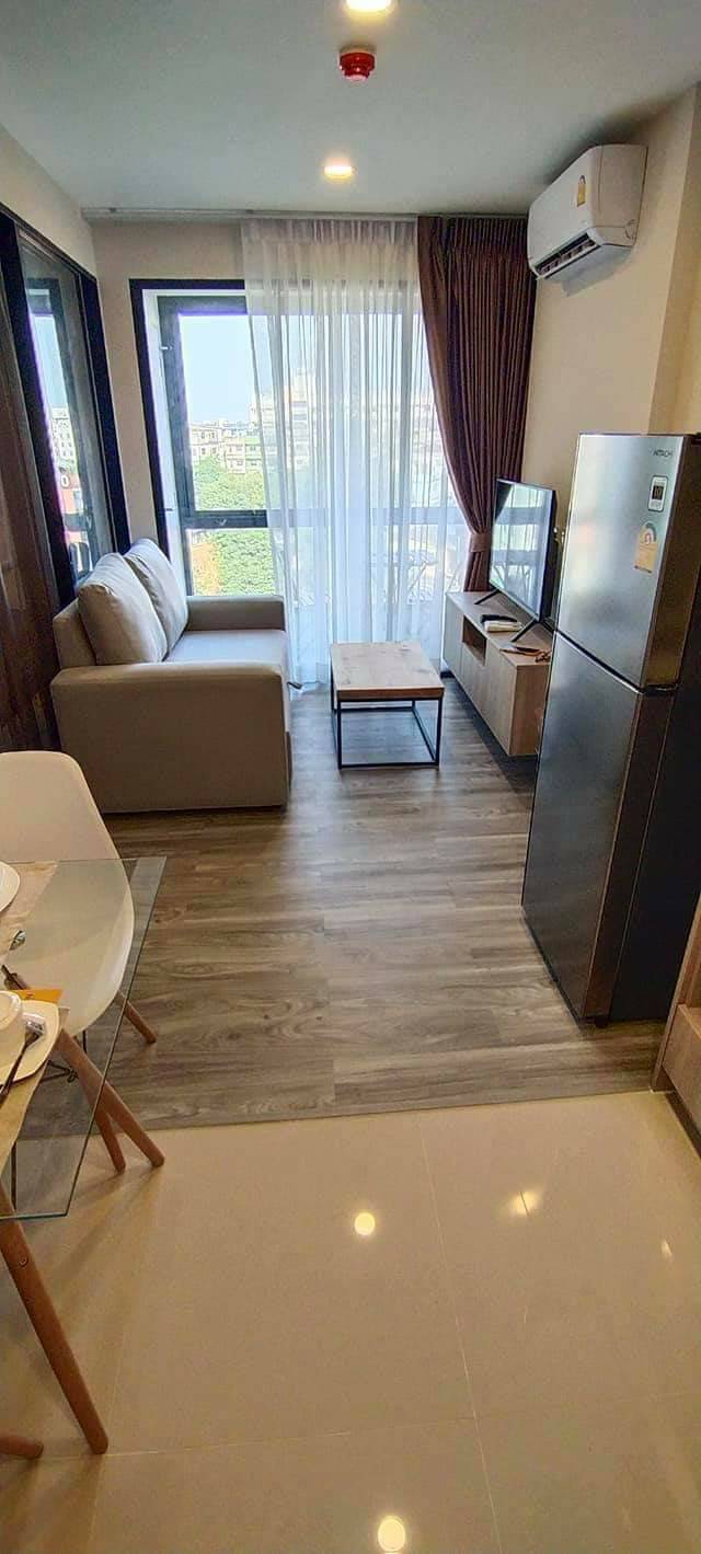 IKON Sukhumvit 77 โซฟา ทีวี.jpg