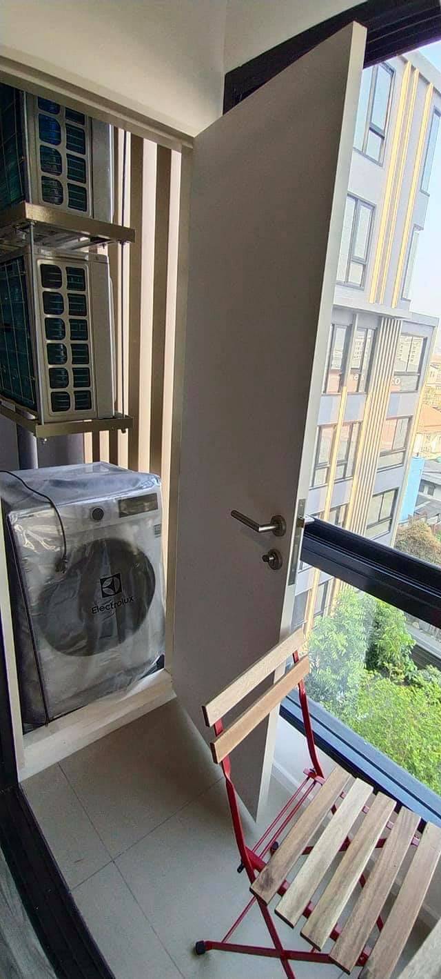 IKON Sukhumvit 77 ระเบียง เครื่องซักผ้า.jpg