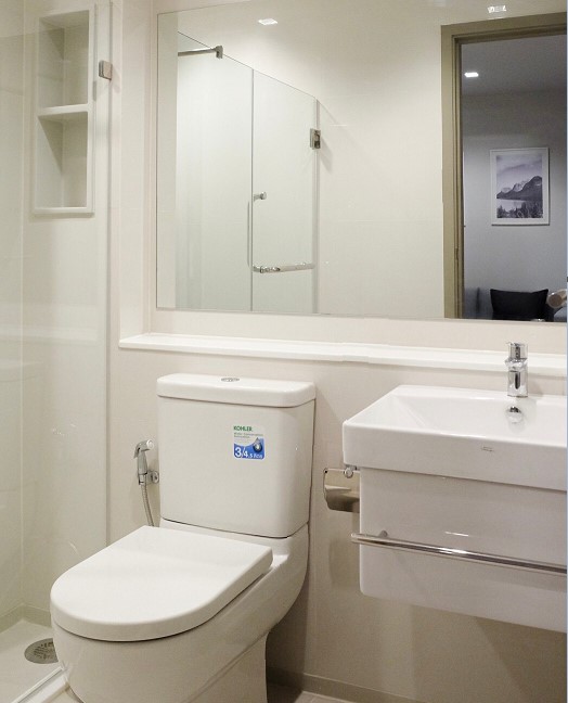 LIFE Asoke - Rama 9 ห้องน้ำ.jpg