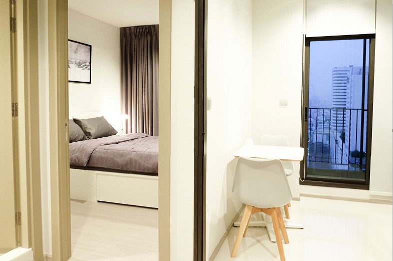 LIFE Asoke - Rama 9 มุมห้อง.jpg