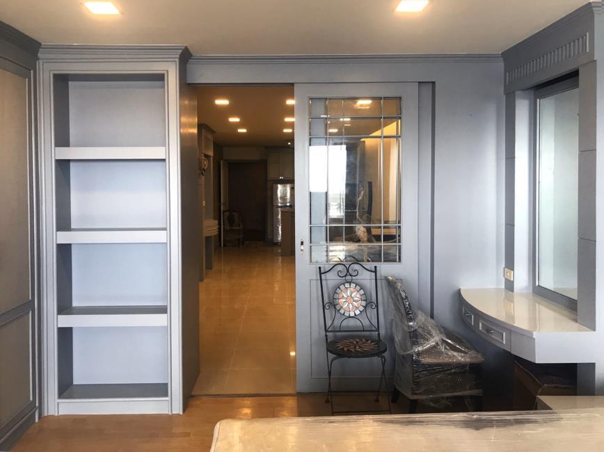 State Tower  มุมห้อง.jpg