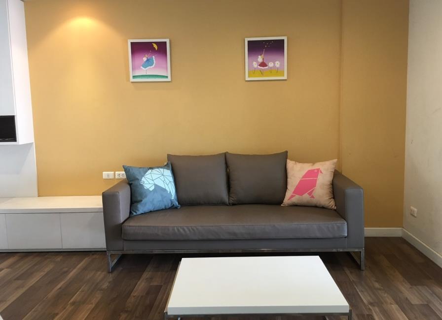 The Room Sukhumvit 79  โซฟา.jpg