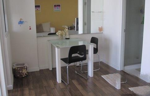 The Room Sukhumvit 79  โตีะอาหาร.jpg