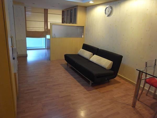 The Kris Ratchada  โซฟา.jpg