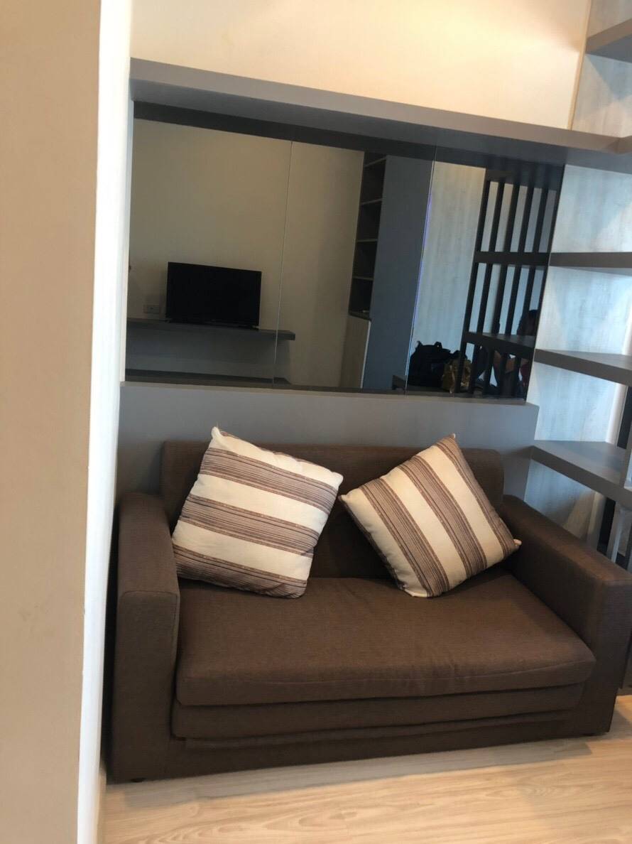 (ไอดีโอ สุขุมวิท 93) โซฟา.jpg