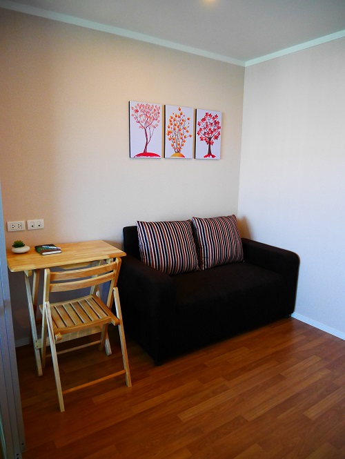 Lumpini Park Rama 9 - Ratchada โซฟา.jpg