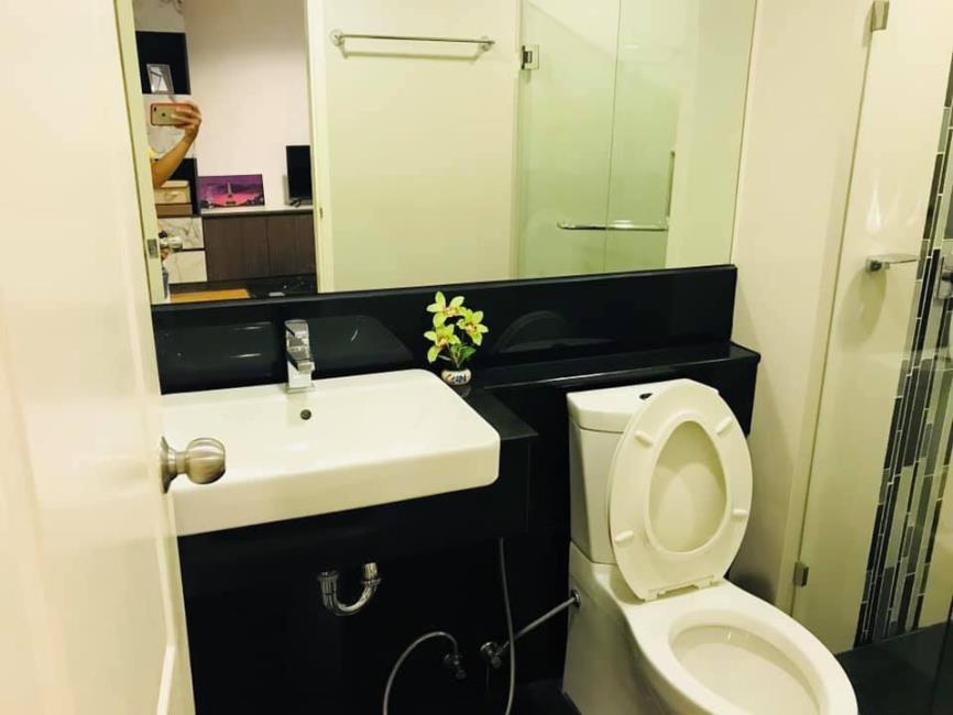แบงค์คอก เฟ_ลิซ @ สถานีกรุงธนบุรี  ห้องน้ำ.jpg
