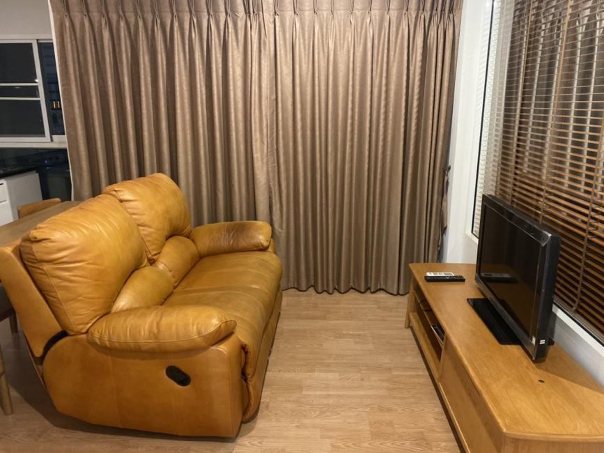 The Parkland Grand Taksin    ห้องนั่งเล่น.jpg
