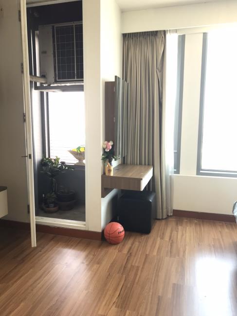 Vantage Ratchavipa โตีะเครื่องแป้ง.jpg