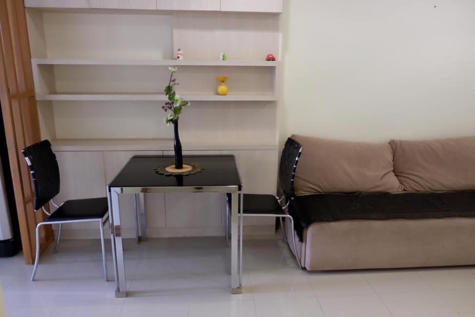 The Link Sukhumvit 50 โต๊ะอาหาร มุมโซฟา.jpg