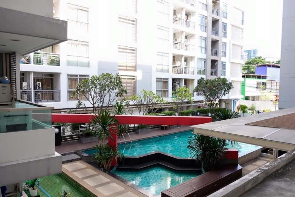 The Link Sukhumvit 50 สระน้ำ.jpg