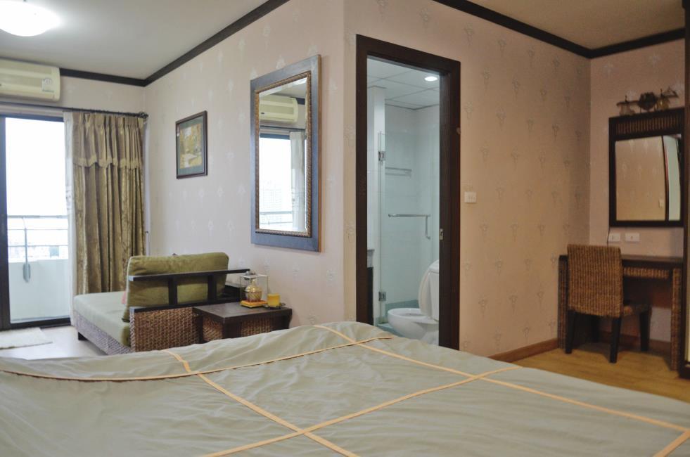 Thew River Place condominium มุมห้อง.jpg