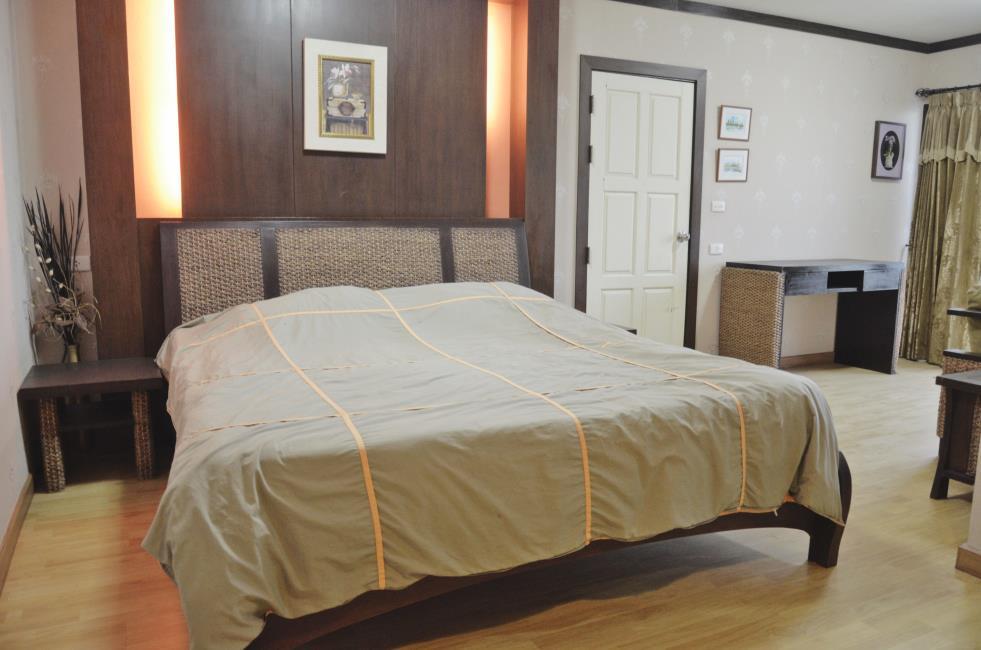 Thew River Place condominium เตียงนอน.jpg