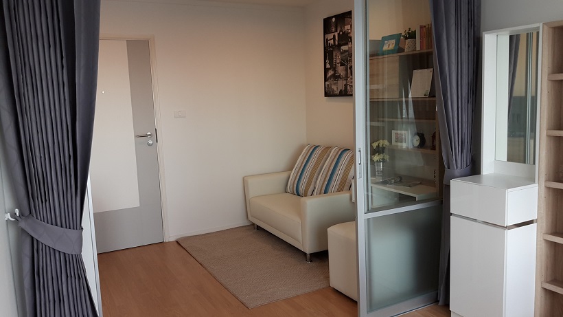 (ลุมพินี เพลส ศรีนครินทร์-หัวหมาก สเตชั่น) ห้องนั่งเล่น.jpg