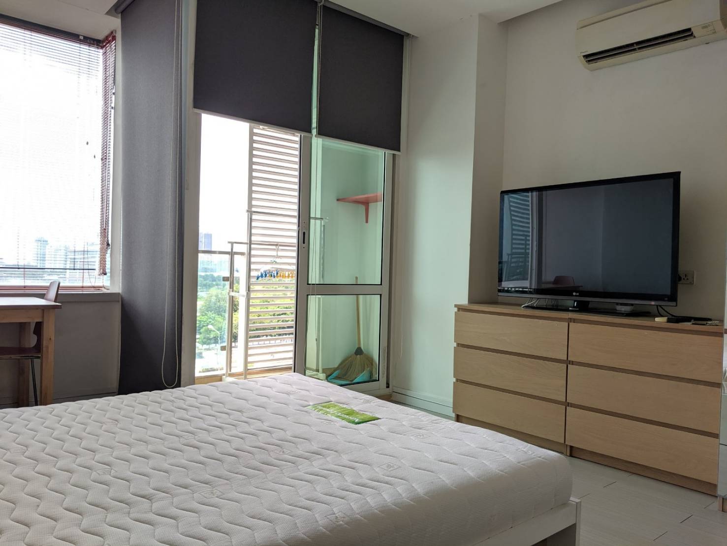 (ที.ซี. กรีน) ทีวี+เตียง.jpg