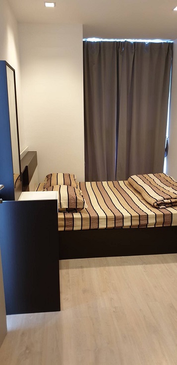 (ไอดีโอ โมบิ สาทร) เตียงนอน.jpg